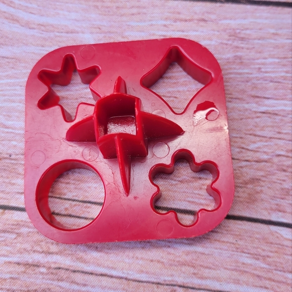 Tupperware mini cookie cutter - Picture 2 of 4